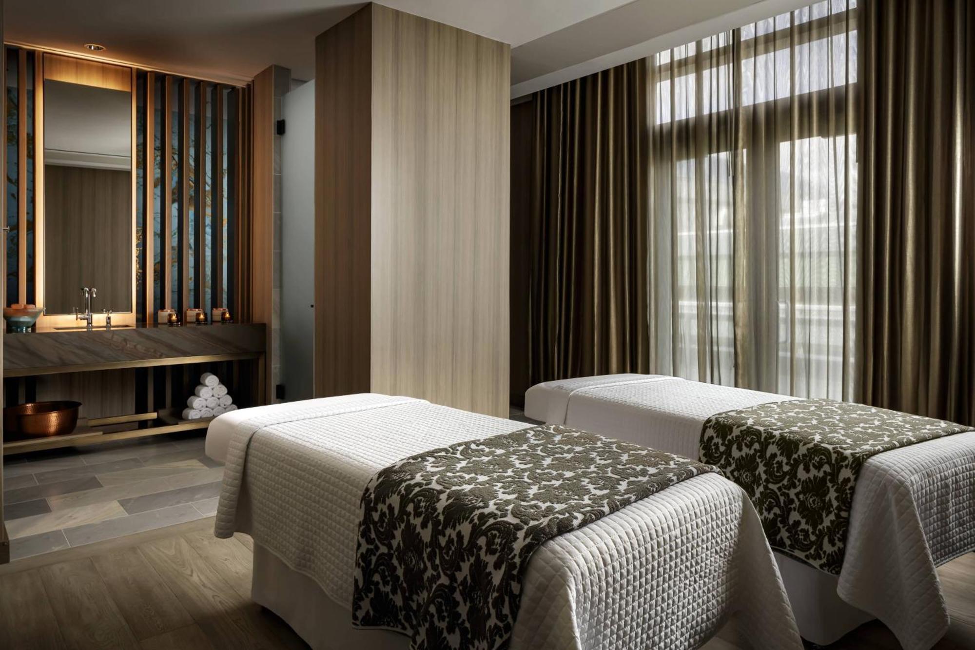 Jw Marriott Ice District