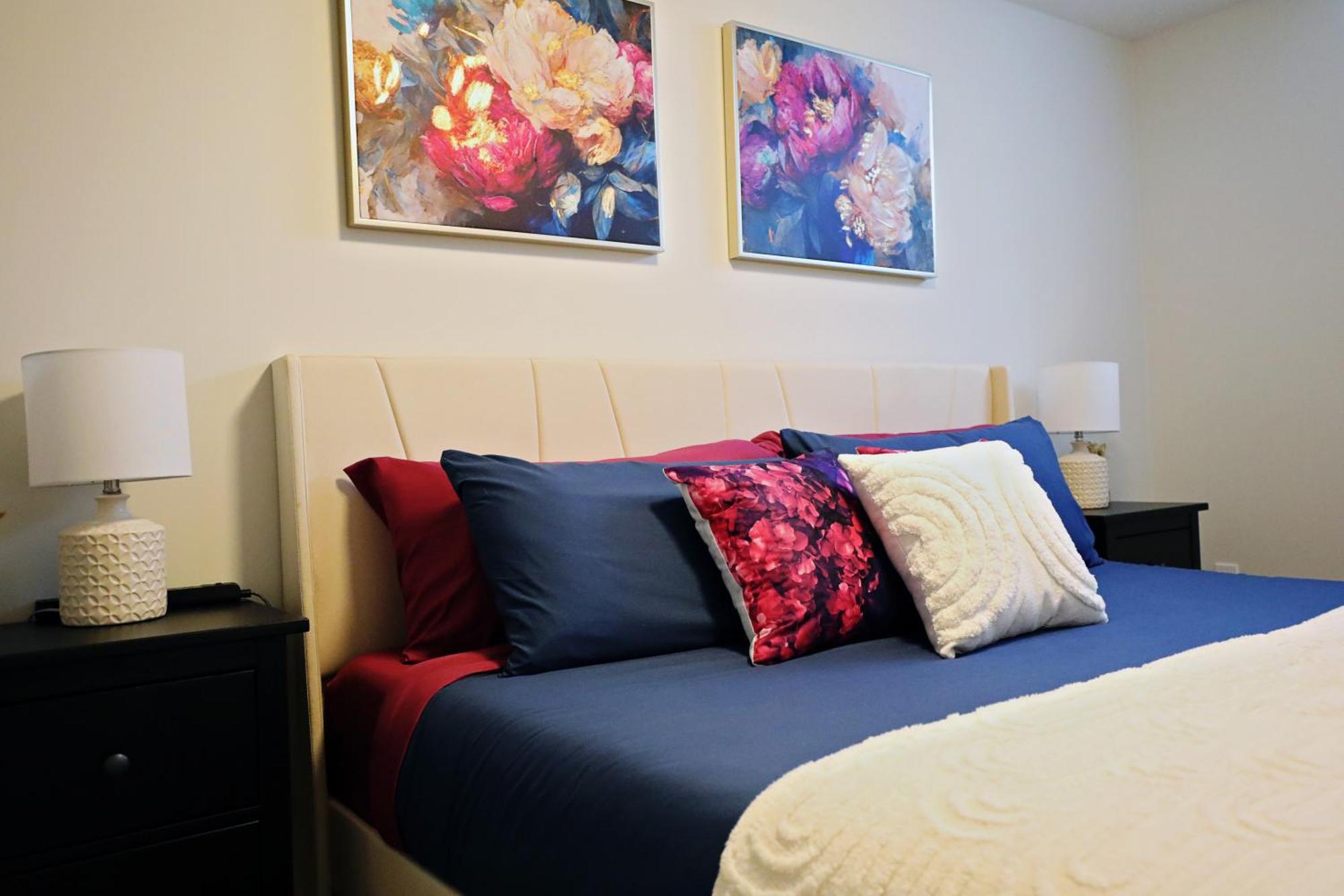 Downtown King Beds,long Stays,disney+ * Edmonton