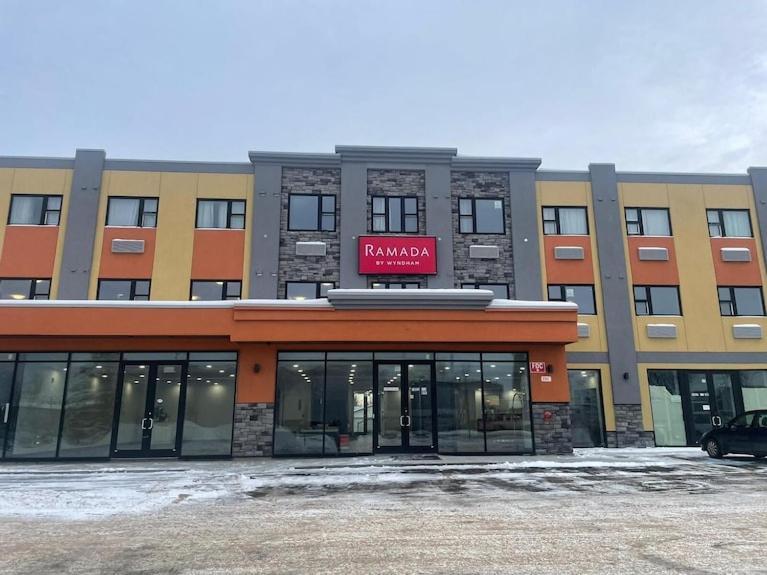 Ramada By Wyndham West & Hotel