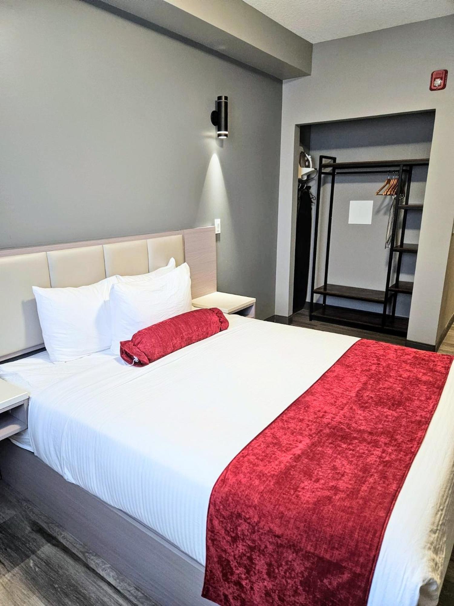 Ramada By Wyndham West & 3* Edmonton