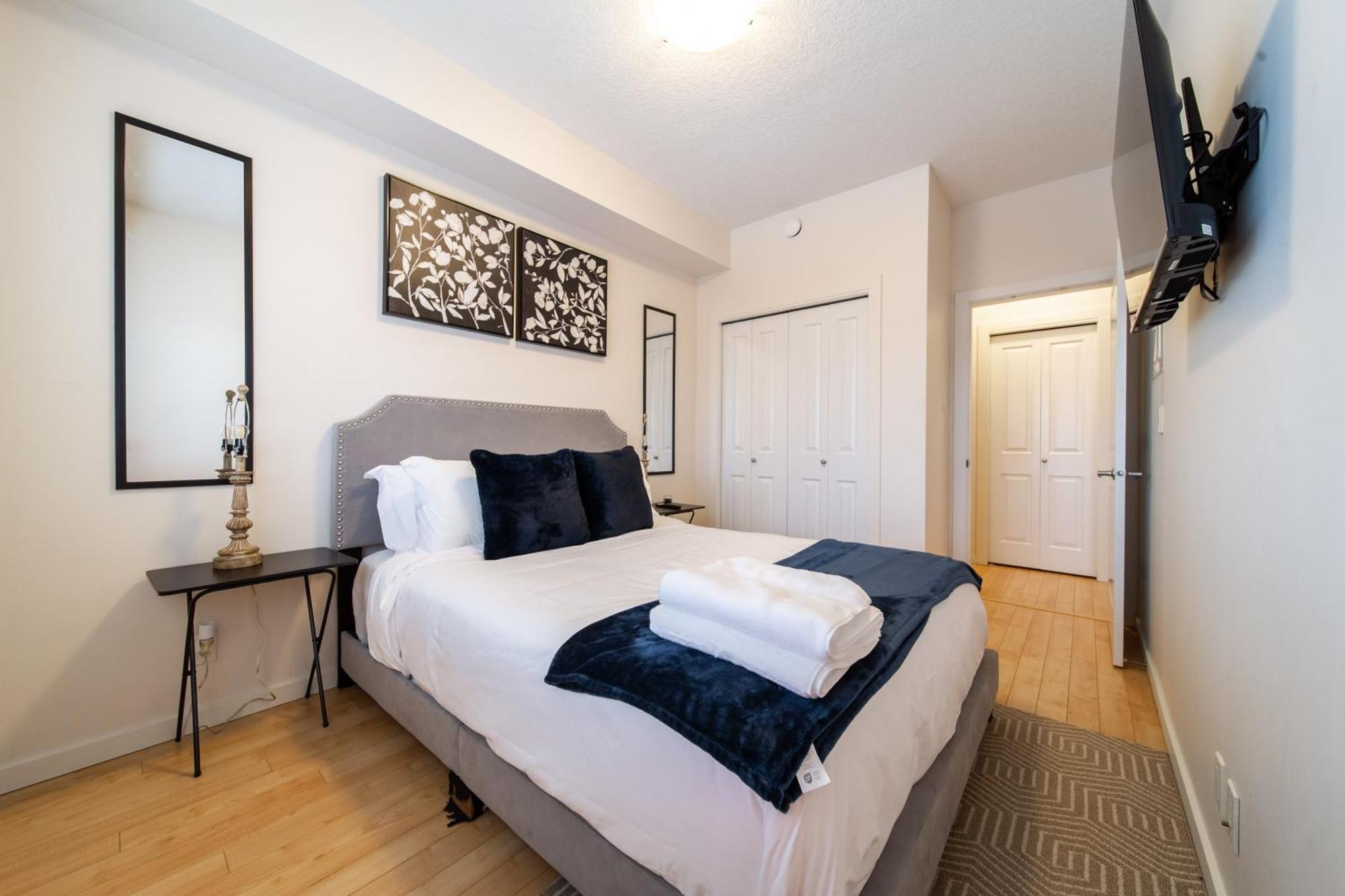 2bed High Rise Luxury Eaux Claires * Edmonton
