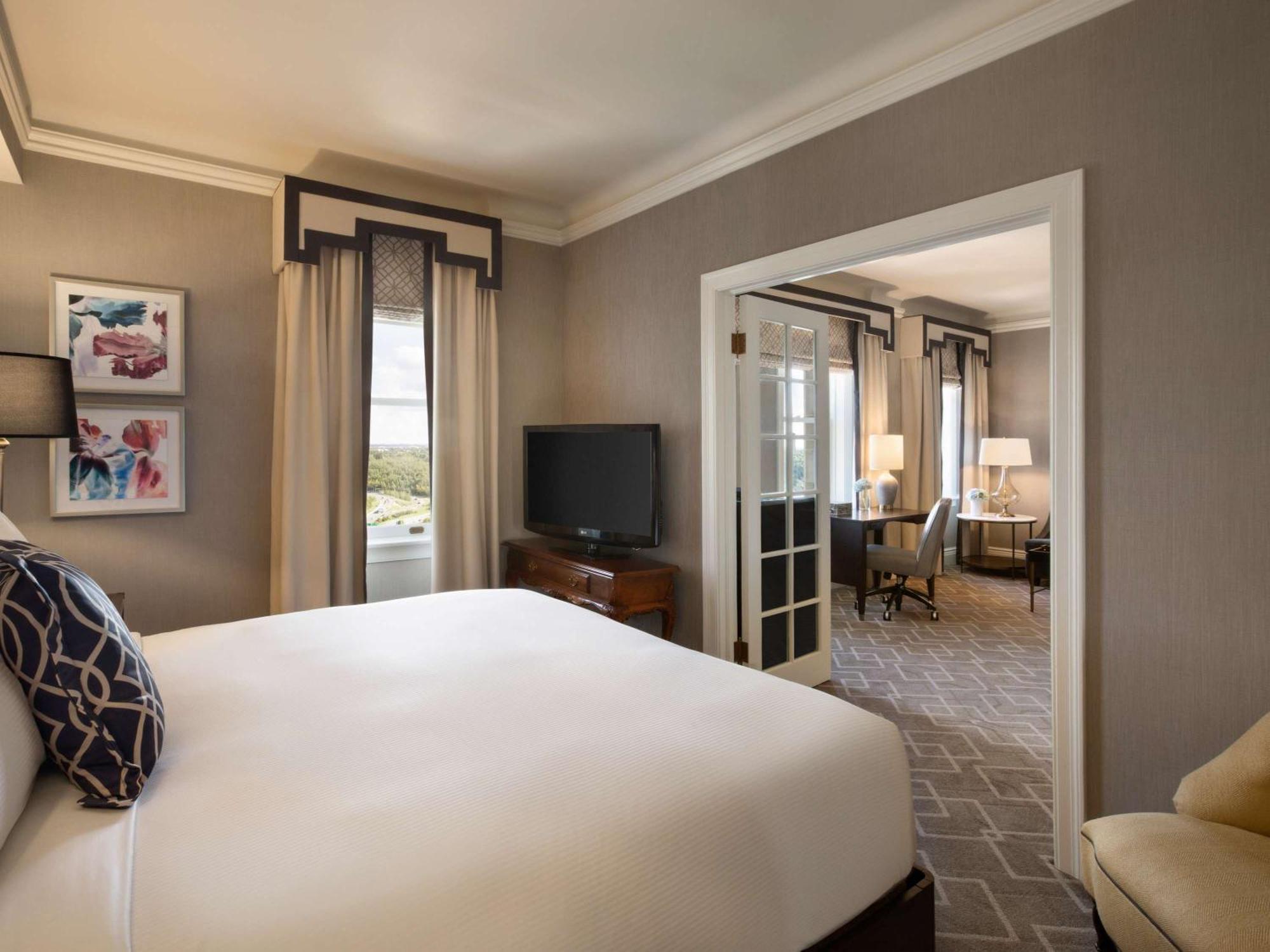 Fairmont Macdonald Hotel 4*