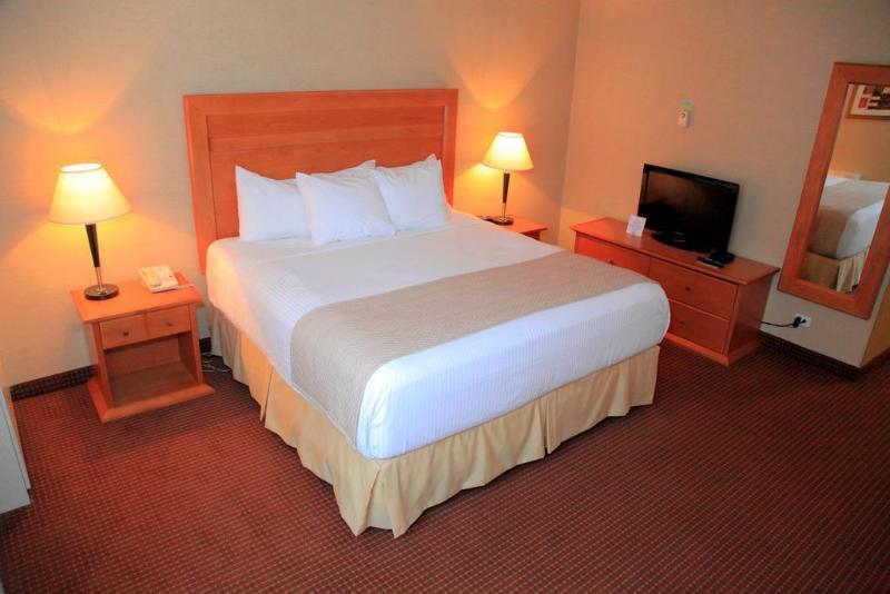 Days & By Wyndham West Hotel Edmonton