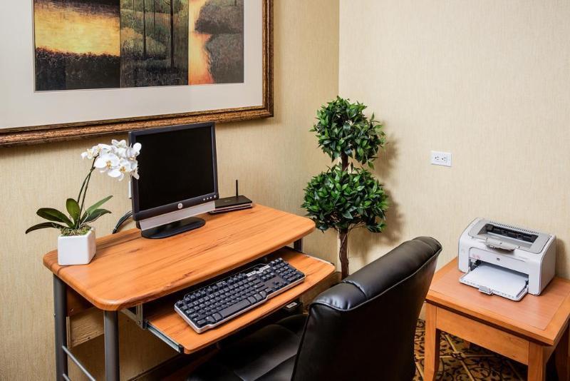 Hotel Days & By Wyndham West Edmonton