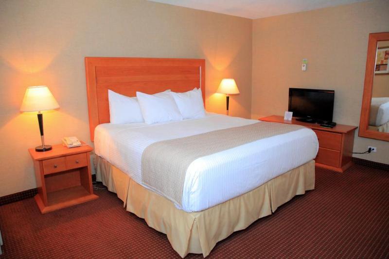 Days & By Wyndham West Hotel