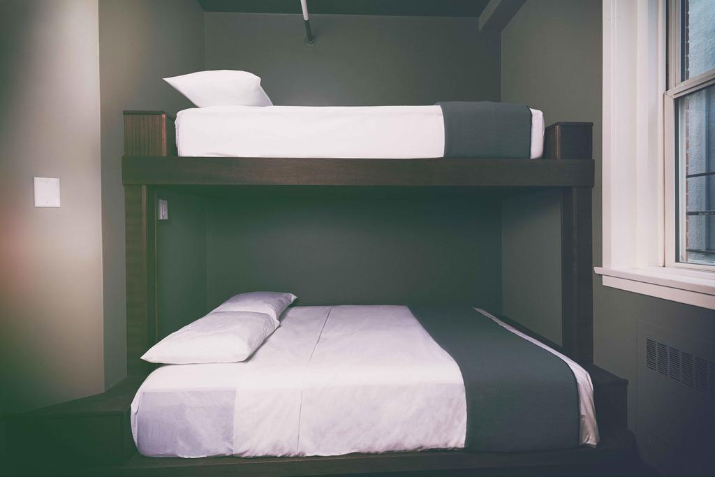 Hotel Crash Downtown 2*