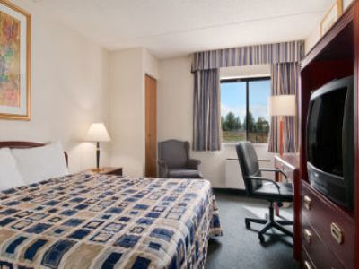 Travelodge By Wyndham South