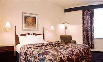 West Mall Inn 2*