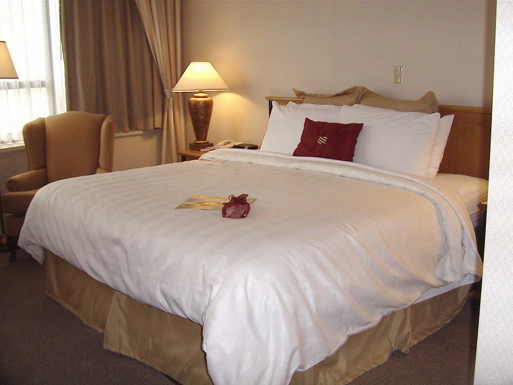 Chateau Lacombe Edmonton
