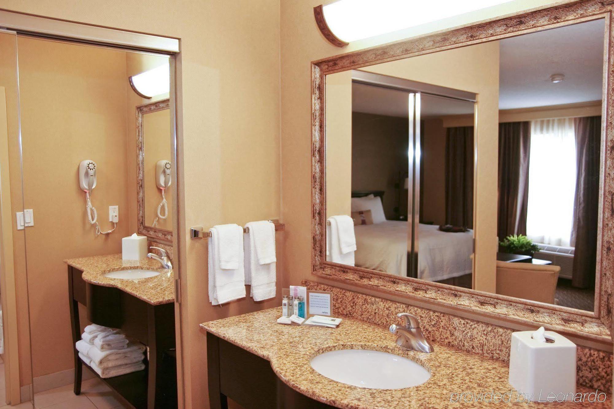 Hotel Hampton & Edmonton/west 3*