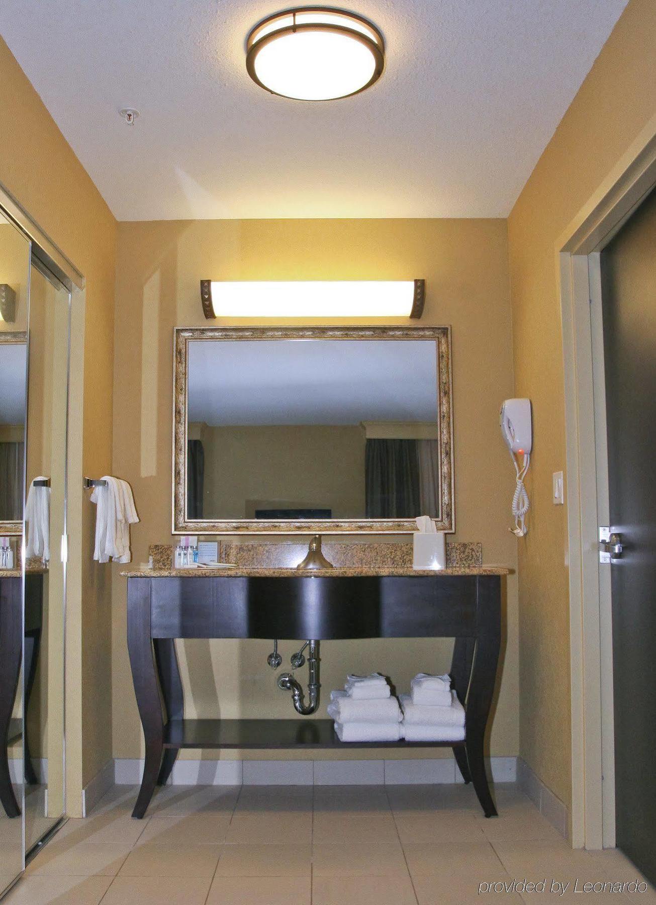 Hotel Hampton & Edmonton/west