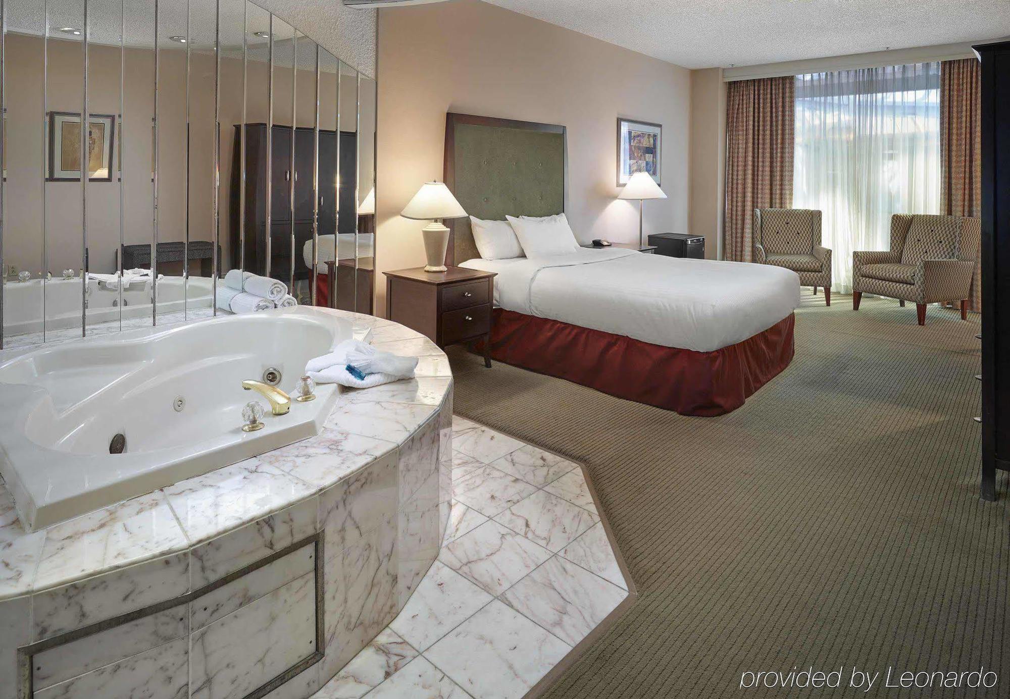 Hotel Delta By Marriott Centre