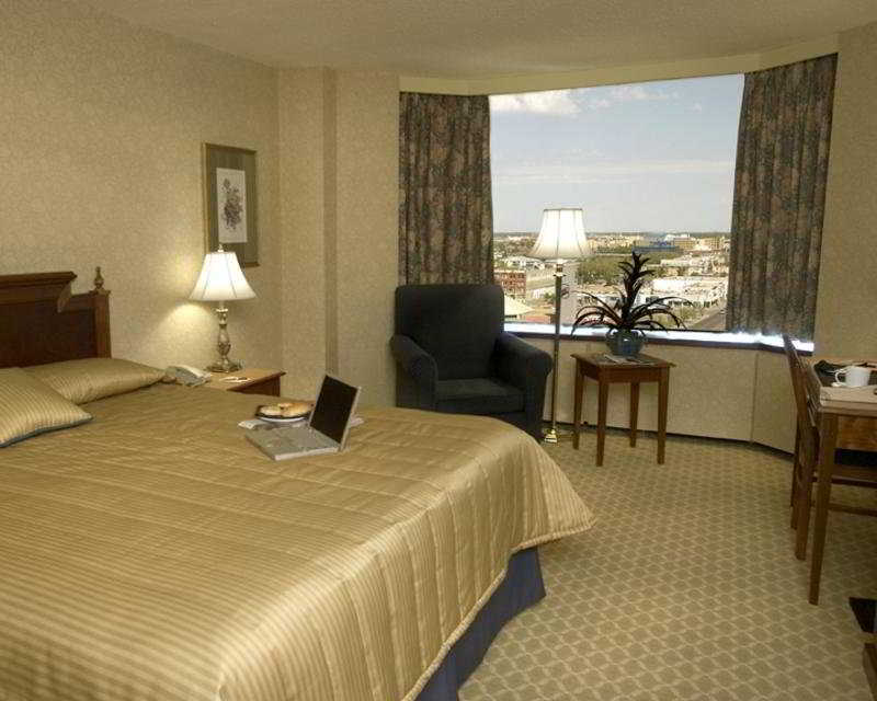 Sandman Signature Downtown Hotel 4*