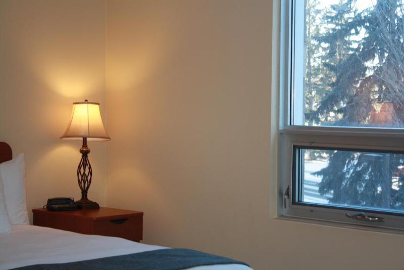 Hostel Of Alberta - *