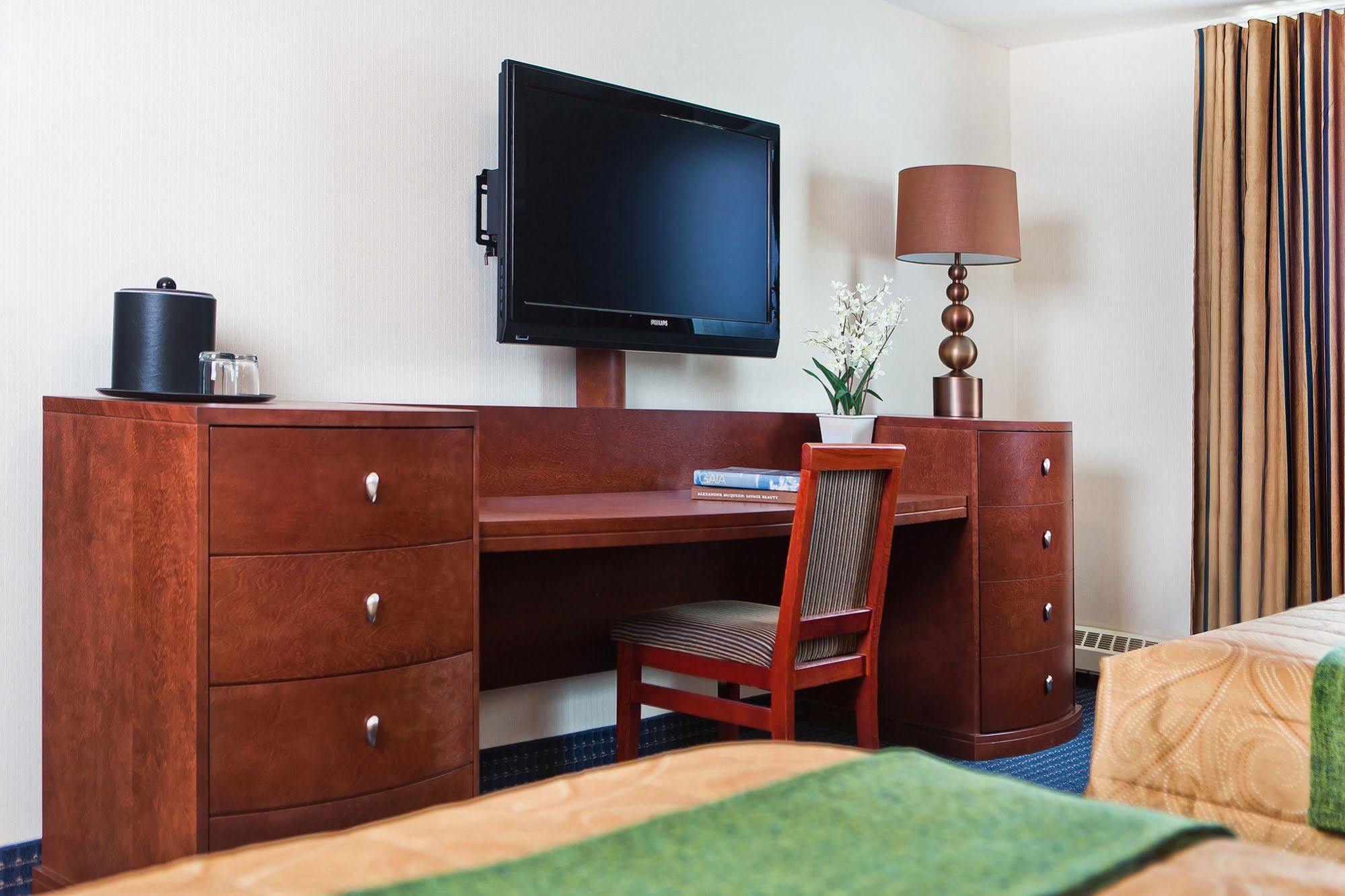 Inn West Mall 2*