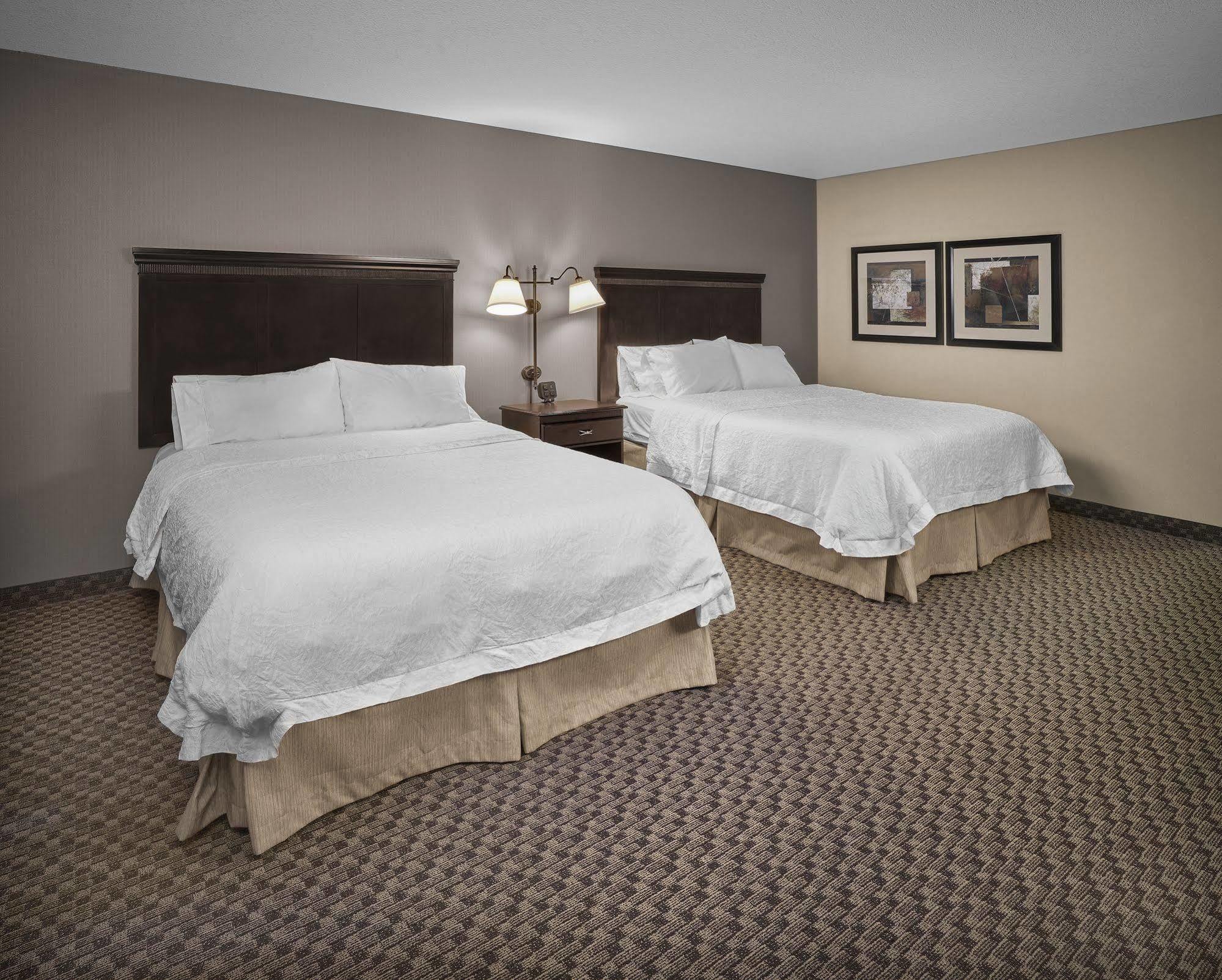 Hampton & Edmonton/west 3*