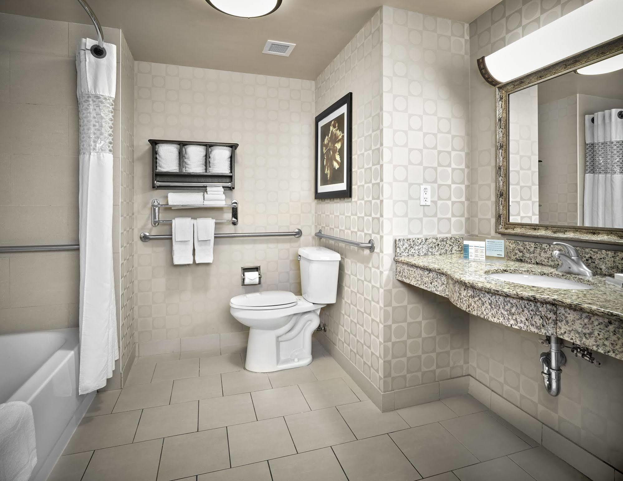 Hampton & Edmonton/west 3*