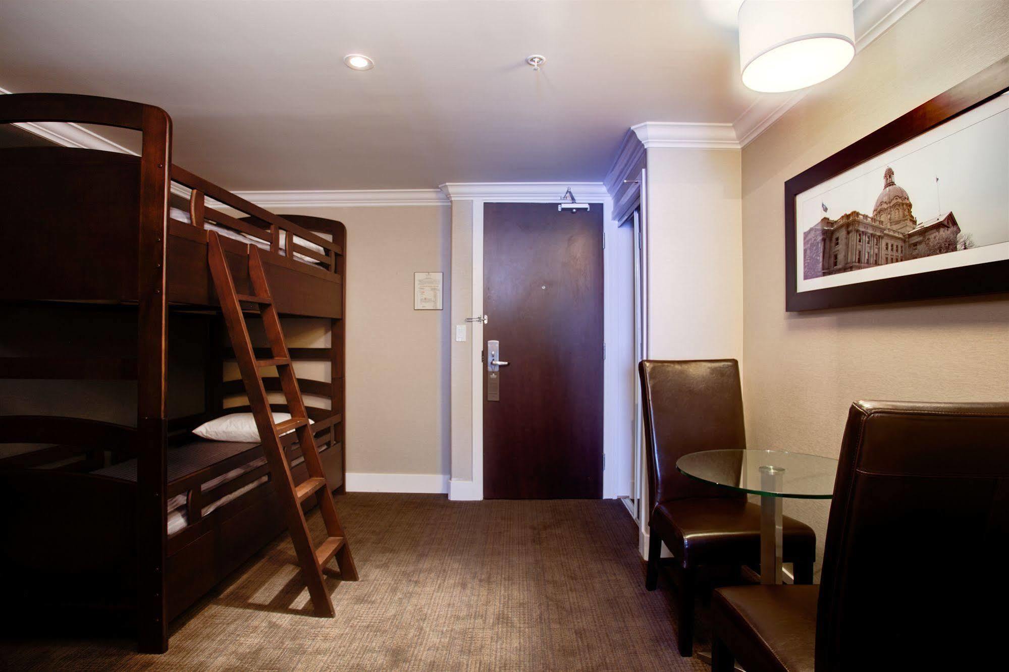 Sandman Signature South 4*