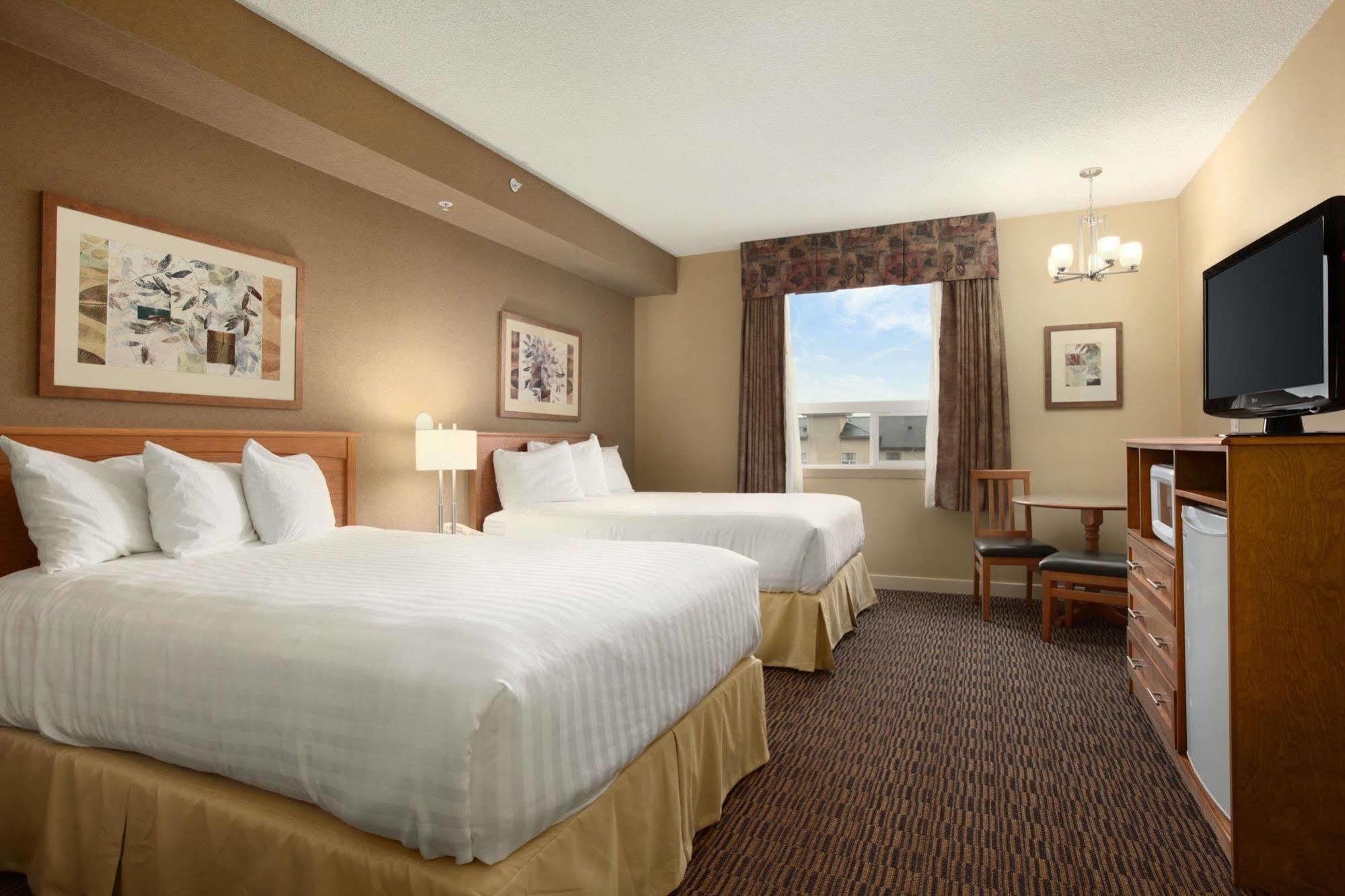 Days & By Wyndham West Edmonton