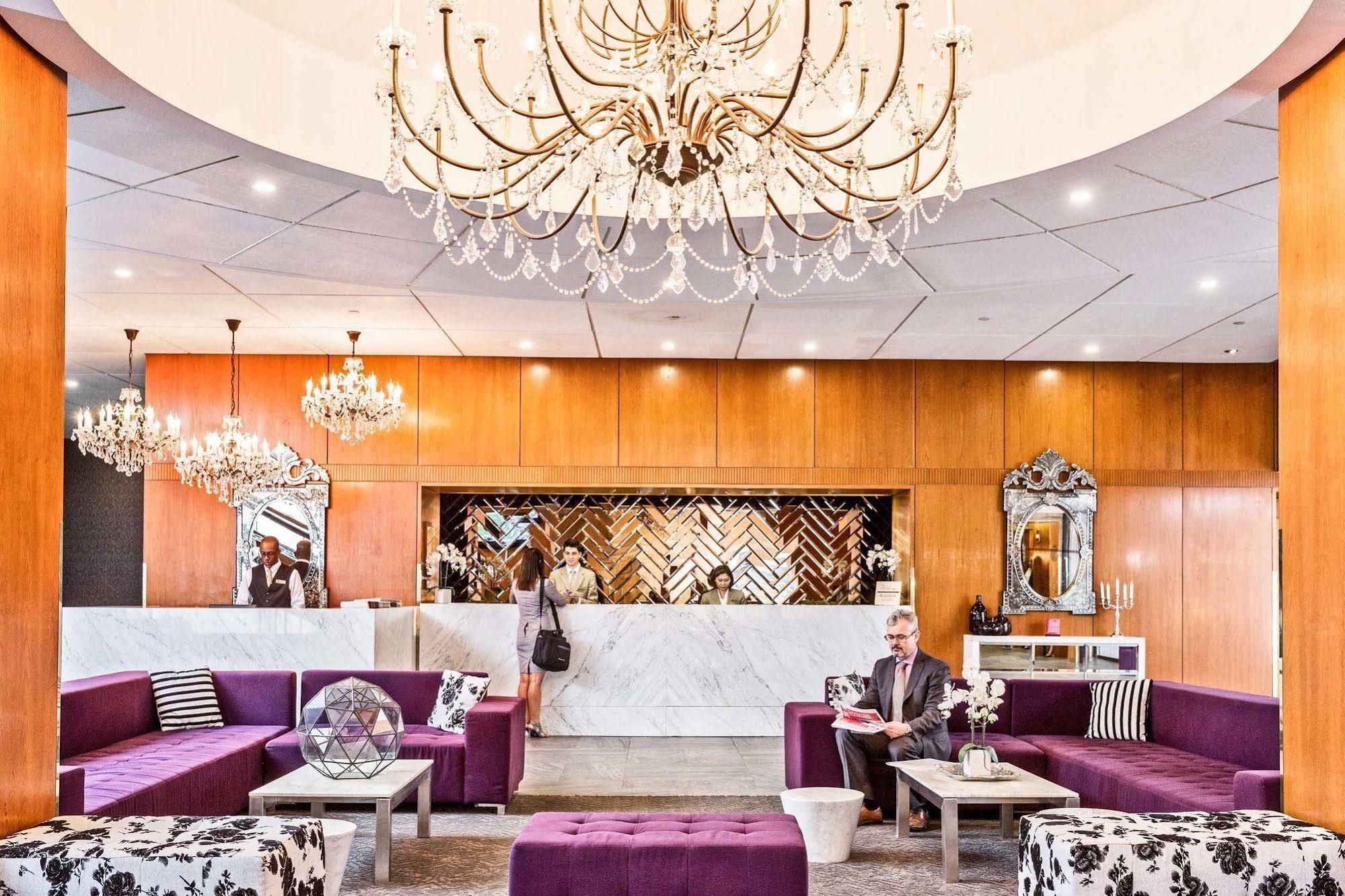 Hotel Sandman Signature Downtown