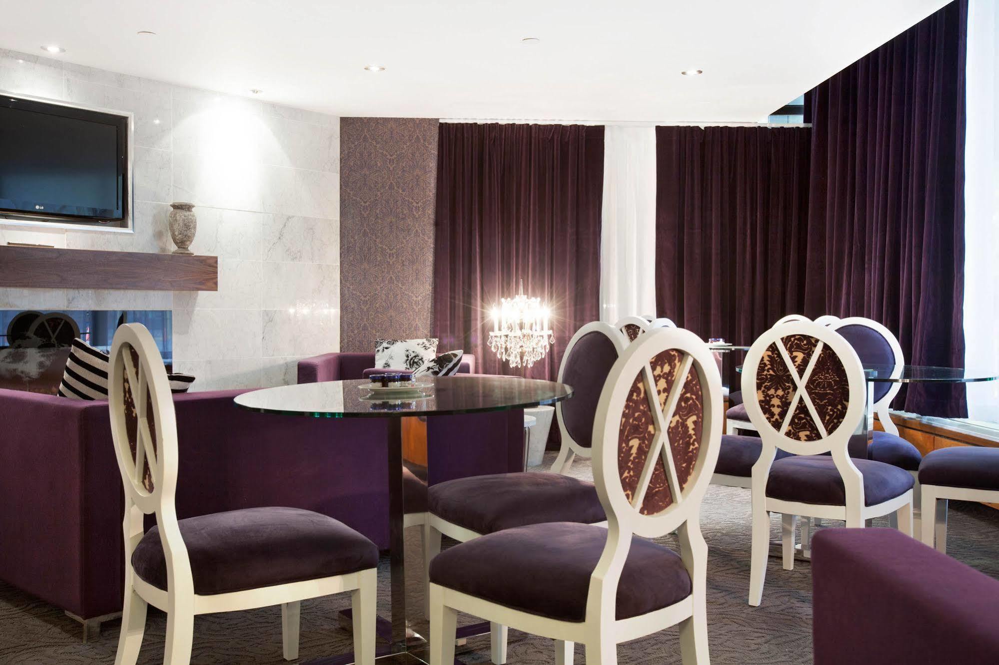 Sandman Signature Downtown Hotel
