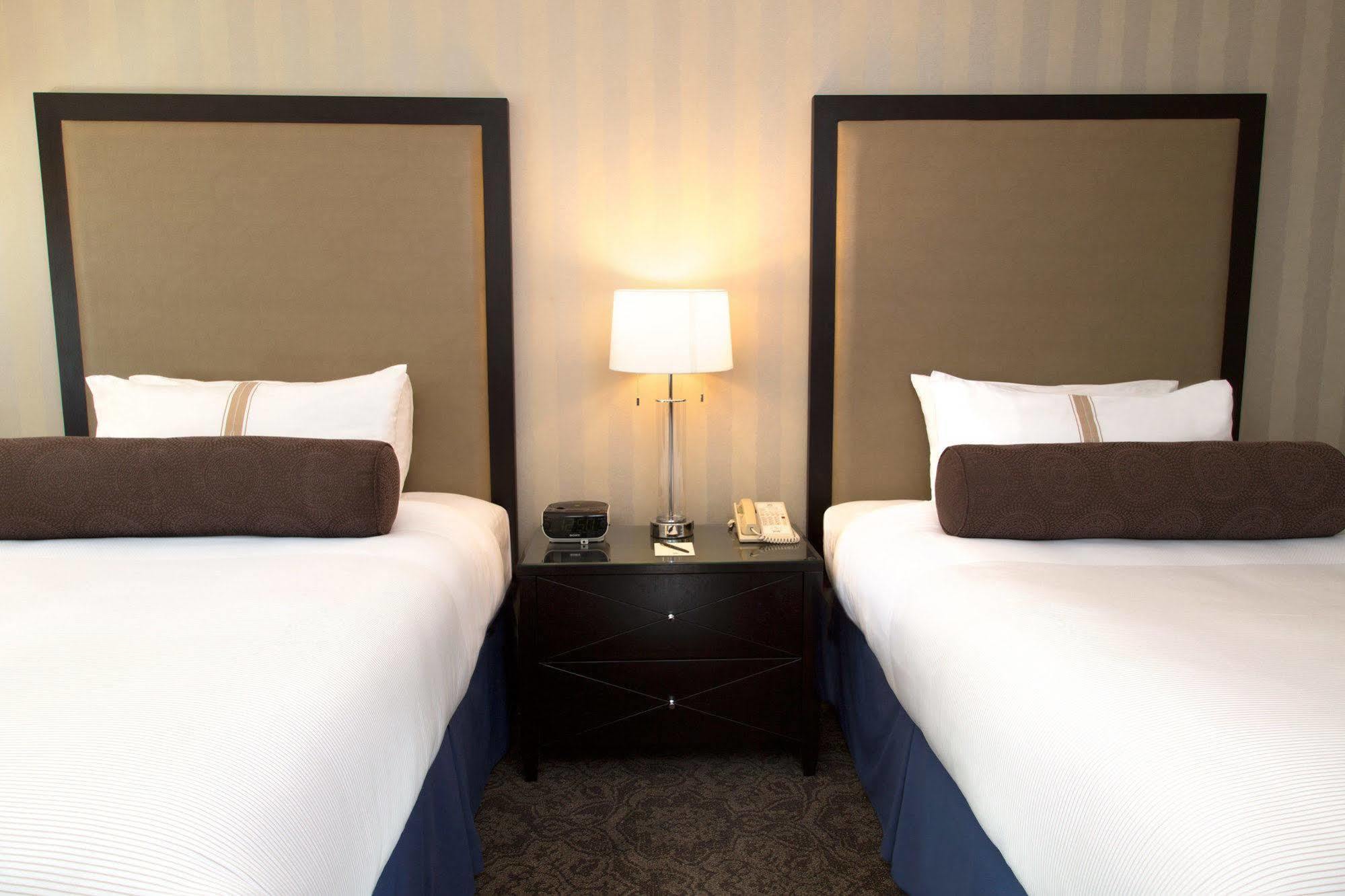 Hotel Sandman Signature Downtown