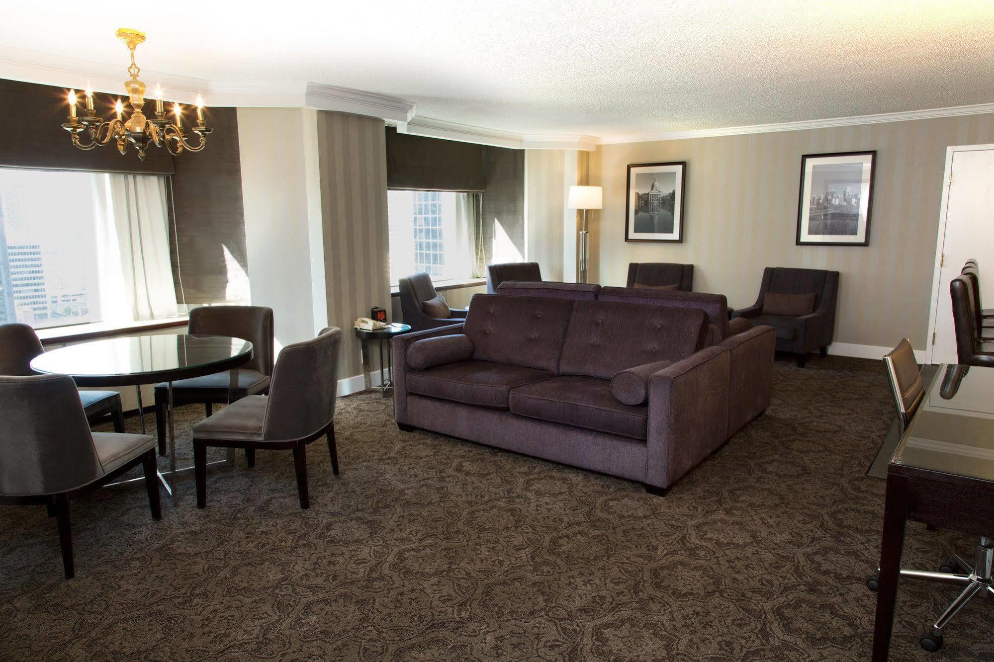 Hotel Sandman Signature Downtown 4*