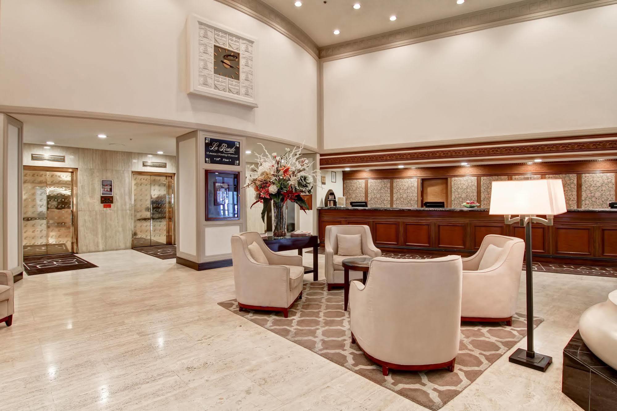 Chateau Lacombe Hotel Edmonton