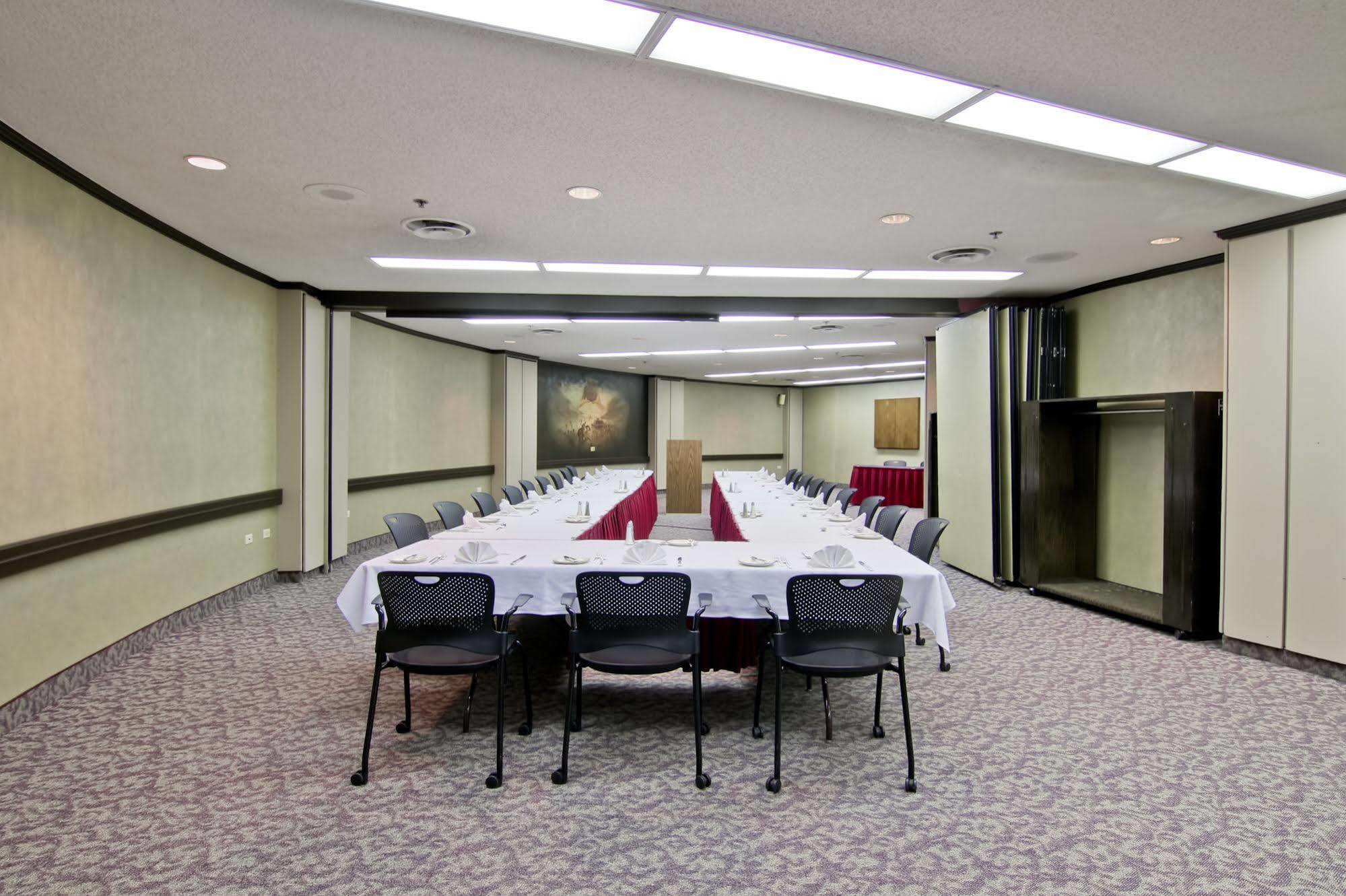 Hotel Chateau Lacombe Edmonton