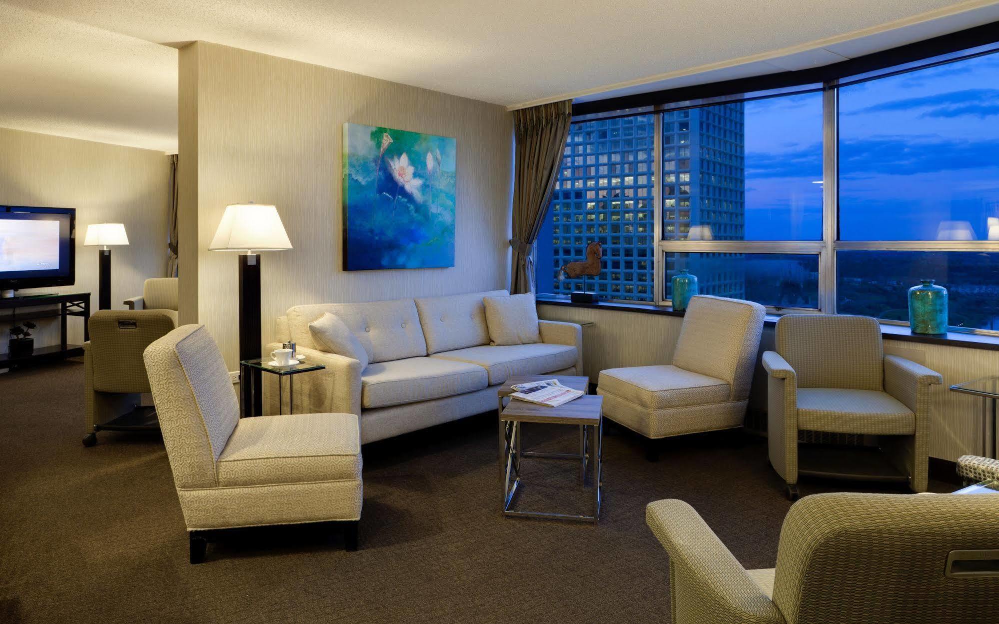 Hotel Chateau Lacombe Edmonton
