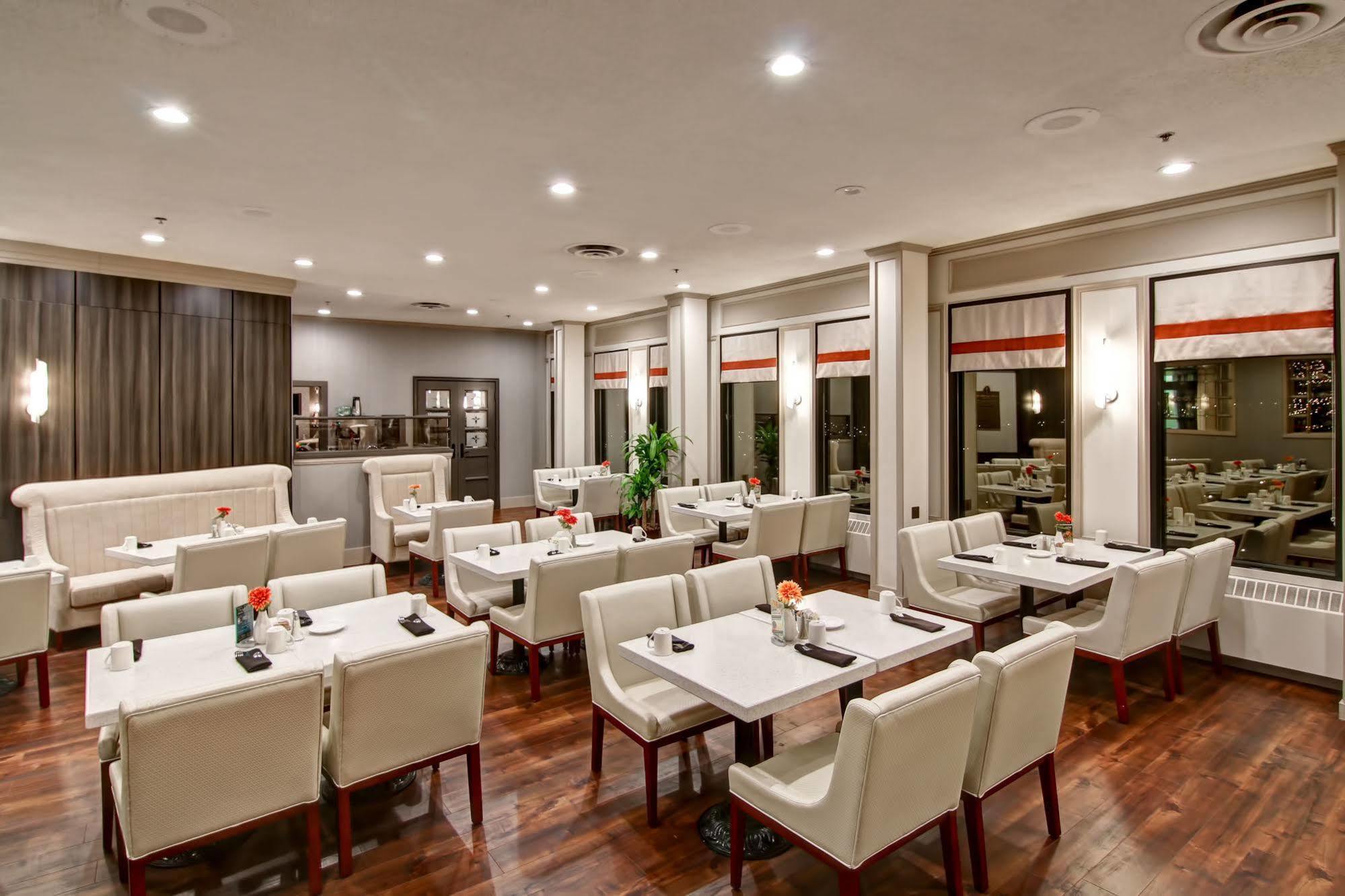 Hotel Chateau Lacombe