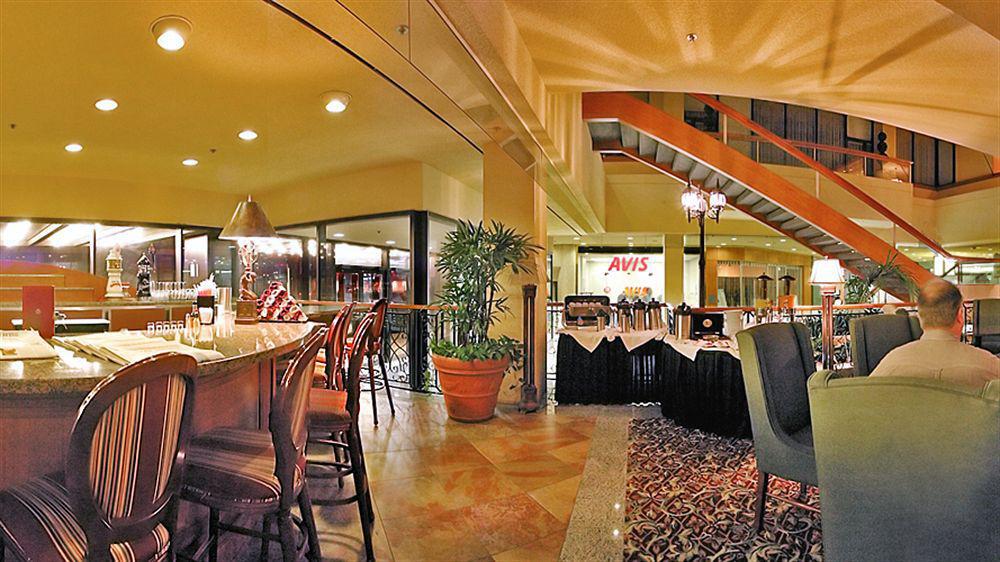 Sandman Signature Downtown Hotel 4*