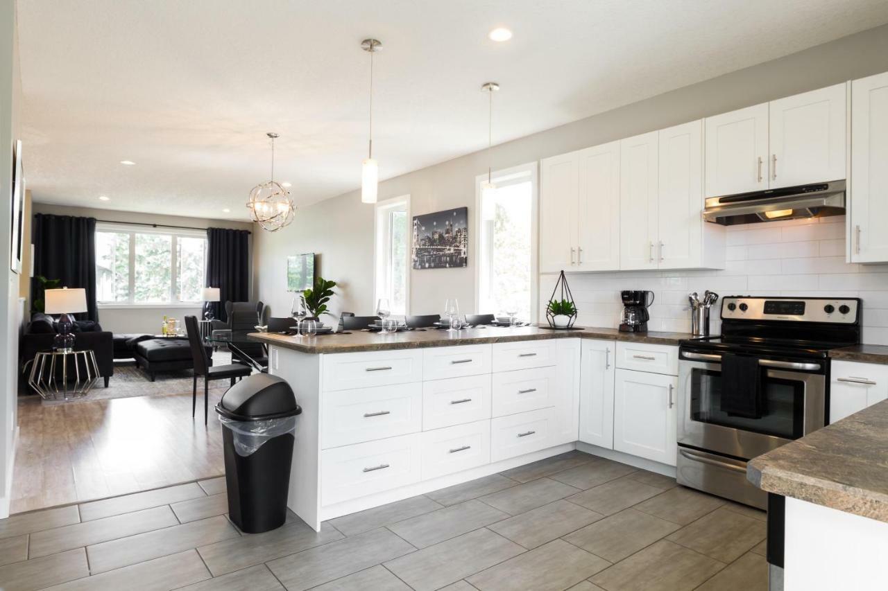 Executive - Long Welcome - Garage Parking - Free Wifi & Netflix Holiday home *