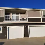 Grey Havens Laneway Home With Ac And Garage Near Wem