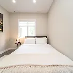 Modern Oasis Guest Suite I Walk Out Patio I Wem I Wifi!