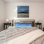 Spacious 2Bedroom Free Parking King Bed Close To Dt