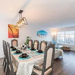 Southgate 5 Bedroom Vacation Home With Double Garage