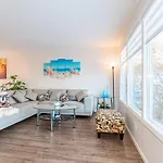 Southgate 5 Bedroom Vacation Home With Double Garage