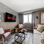 Peaceful Oasis Condo, Ac, Top Floor, Secure Ug Parking, Balcony, King Bed!