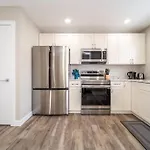 New, Euro-Style Suite, Whyte Avenue, Ac, Netflix, Sleeps 6!