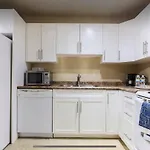 Downtown River Valley Bachelor Suite Condo, Non Smoking, 12 Inches Queen Bed, Beautiful Minimalist, Very Convenient Every Where