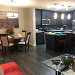 Cheerful And Beautiful 3 Bedroom Home Close Lake