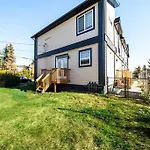 Modern Nordic Escape, 3Br Near Wem & Dt, Aircon & Fireplace, Wifi, Sleeps 6!