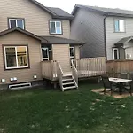 Cozy And Beautiful 3 Bedroom House Close To Lake