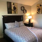 Cozy And Beautiful 3 Bedroom House Close To Lake