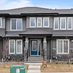 Cozy Home - 9Mins To Wem -Foosball -Vintage Arcade - Air Conditioning