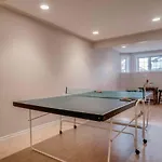 Big Family Home W/ Deck, Ping Pong, Bbq & Garage