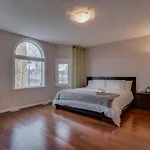 Big Family Home W/ Deck, Ping Pong, Bbq & Garage