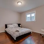 Big Family Home W/ Deck, Ping Pong, Bbq & Garage