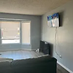 Room In Edmonton*Wifi*Netflix*Tv*Parking